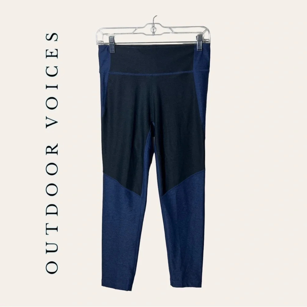 2108. Outdoor VOICES LEGGINGS NAVY BLUE/BLACK IN COLOR SIZE MEDIUM